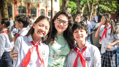 মহিলা অধ্যক্ষ তার স্কুলকে বিশ্বের শীর্ষে নিয়ে যাওয়ার সাহস দেখালেন