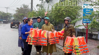 Waterpeil in de Dinh-rivier stijgt, gemeente Phuoc Hau evacueert 112 huishoudens naar veiligheid
