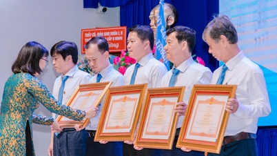 9 profesori au primit certificate de merit din partea Primului Ministru cu ocazia zilei de 20 noiembrie