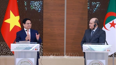 Statsminister Pham Minh Chinh og Algeries statsminister Sifi Ghrieb møter pressen
