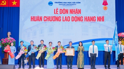 Universitatea Saigon a primit Medalia Muncii de Clasa a II-a
