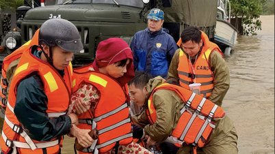 «Гонка» по спасению людей до того, как наводнение достигнет исторического уровня