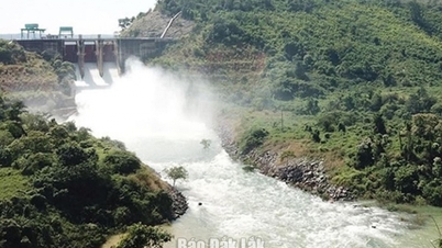 Aumento del nivel del aliviadero del embalse hidroeléctrico de Buôn Tua Srah