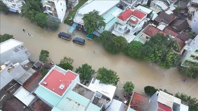 ផ្ទះ​និង​ផ្លូវ​ក្នុង​ទីក្រុង Dak Lak ត្រូវ​ជន់​លិច​យ៉ាង​ខ្លាំង​នៅ​ពេល​យប់ ដោយសារ​ភ្លៀង​ធ្លាក់​ខ្លាំង និង​ទឹក​ជំនន់។