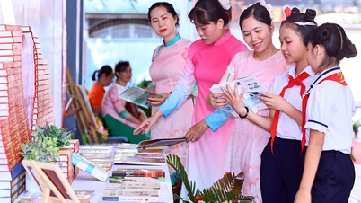 WELCOME VIETNAMESE TEACHERS' DAY (November 20) Provincial Party Committee Member, Director of the Department of Education and Training Truong Thi Kim Hue: Taking care of developing the teaching staff to meet the requirements of comprehensive educational innovation