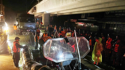 Más de 300 oficiales y soldados de la Armada ayudaron a la gente por la noche.