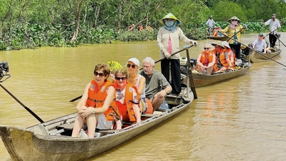 អភិវឌ្ឍហេដ្ឋារចនាសម្ព័ន្ធ និងមធ្យោបាយសម្រាប់ការអភិវឌ្ឍន៍ទេសចរណ៍