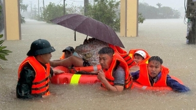 Miền Trung vẫn mưa to không dứt, Hà Nội hửng nắng