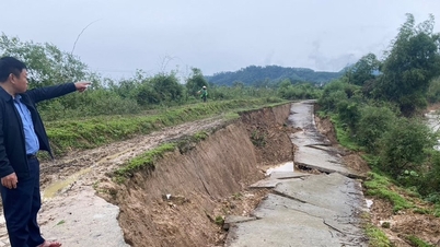 Un deslizamiento de tierra en la ribera del río Lam provoca la ruptura de una carretera y grietas en las casas de la comuna de Anh Son.