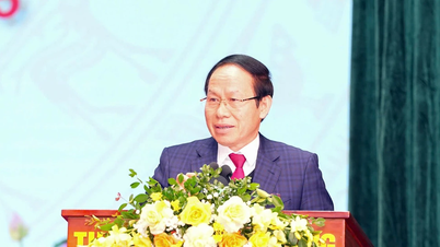 A Hai Phong államtitkár 800 vezetővel és tanárral tárgyalt