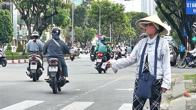 Bán vài bó hoa, vài chục tờ vé số... có thể phải nộp thuế