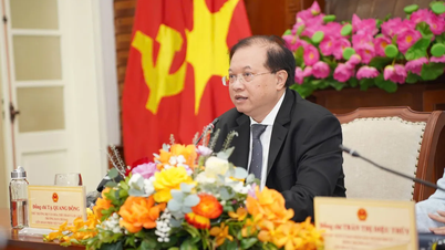 รัฐมนตรีช่วยว่าการกระทรวงวัฒนธรรม กีฬา และการท่องเที่ยว ตา กวาง ดง กล่าวว่า "เทศกาลภาพยนตร์เวียดนามครั้งที่ 24 สร้างสถิติสูงสุดเป็นประวัติการณ์"