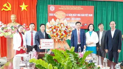 Președintele Consiliului Popular Provincial Lam Dong, Luu Van Trung, a vizitat și a felicitat Colegiul Comunitar Dak Nong cu ocazia zilei de 20 noiembrie.
