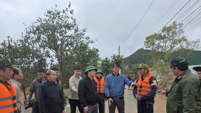 Ο πρόεδρος της Λαϊκής Επιτροπής της Επαρχίας Λαμ Ντονγκ, Χο Βαν Μουόι, επιθεώρησε άμεσα και διηύθυνε την αντιμετώπιση των συνεπειών των πλημμυρών στην κοινότητα Ντ'ραν.