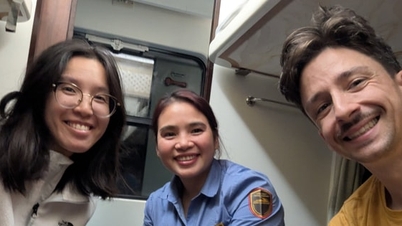 Deux touristes français ont été « secourus » de la zone inondée par des hôtesses de l'air de la compagnie ferroviaire Hanoi Railway, juste à temps pour embarquer à bord de l'avion du retour.
