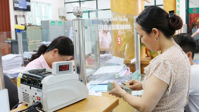 Dodaj 300 miliardów VND, aby zapewnić powierzony kapitał bankom polityki społecznej w 2025 r.