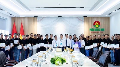 Awarding PVCFC internal lecturer certificates 2025