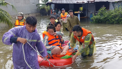 Khanh Hoa: Mobilizando forças para resgatar pessoas à noite.