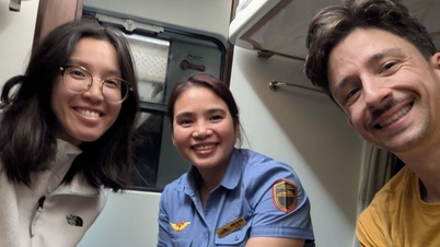 বন্যার কারণে দুই দিন ধরে ট্রেনে আটকে পশ্চিমা পর্যটকরা, বিমানকর্মীর কর্মকাণ্ডে মর্মাহত