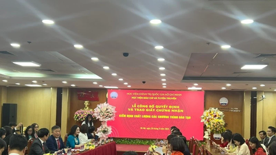 หลักสูตรฝึกอบรม 12 หลักสูตรของสถาบันวารสารศาสตร์และการสื่อสารได้รับใบรับรองรับรองคุณภาพ