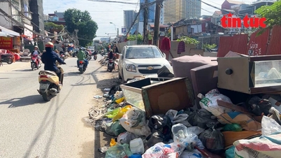 الغبار والقمامة في كل مكان في مشروع الطريق الدائري الأول المغلق في هانوي
