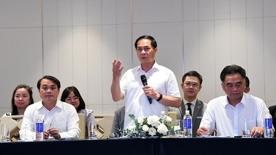 Vicepremier inspecteert de locatie voor het Economisch Najaarsforum 2025