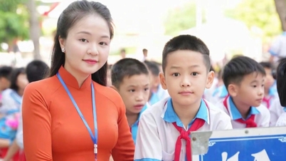 नकल के बिना पाठ: एक शिक्षक छात्रों को मोहित कर देता है