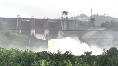 Banyak takungan hidroelektrik meningkatkan pelepasan banjir, menyebabkan kerosakan teruk di kawasan hilir.