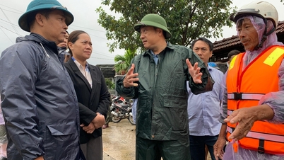 The Standing Committee of the Provincial People's Council visited and encouraged people and flood prevention and control forces in the communes of Krong Bong, Cu Pui, and Yang Mao.