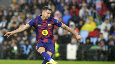 Barcelona từng năn nỉ Lewandowski... không ghi bàn