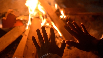 ຊາວ​ຮ່າ​ໂນ້ຍ​ພາກັນ​ຈູດ​ໄຟ​ເພື່ອ​ຫາ​ກິນ​ໃນ​ຄືນ​ທີ່​ໜາວ​ທີ່​ສຸດ​ນັບ​ແຕ່​ຕົ້ນ​ລະດູ​ໜາວ​ປີ 2025