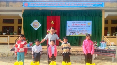 Een leraar die al meer dan 25 jaar lesgeeft in het Tay Giang-gebergte