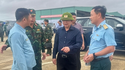 Vice premiärminister Ho Quoc Dung inspekterar räddningsinsatser efter översvämningar i Khanh Hoa
