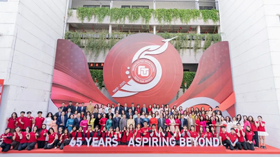 Stick with the teaching profession to cultivate knowledge for the young generation