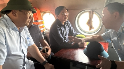 부총리, 카인호아 홍수 지역으로 헬리콥터 투입, 홍수가 역대 최고치를 기록하자 대응 지시