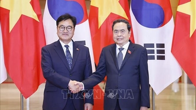 De voorzitter van de Nationale Vergadering heette de voorzitter van de Nationale Vergadering van de Republiek Korea welkom en voerde gesprekken met hem.