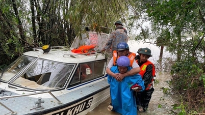 Dak Lak: Mehr als 12.300 Offiziere und Soldaten werden mobilisiert, um den Flutopfern Hilfe zu leisten.