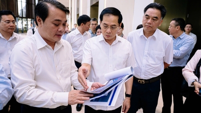 Відвідуючи місце проведення Осіннього економічного форуму, віце-прем'єр-міністр зазначив, що Хошиміну слід зосередитися на брендингу.