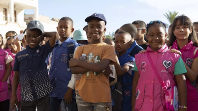 Soția prim-ministrului Pham Minh Chinh vizitează și oferă cadouri copiilor din Algeria