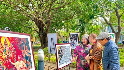 Ngắm nhìn “Phụ nữ trong cuộc sống” đằm thắm, bình dị