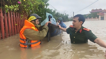 Phường Phú Yên huy động mọi lực lượng, kịp thời cứu trợ và đưa dân đến nơi an toàn