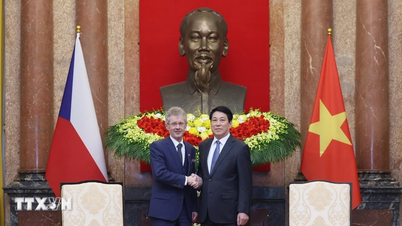 رئیس جمهور لونگ کونگ، رئیس مجلس سنای جمهوری چک، میلوس ویسترچیل را به حضور پذیرفت.