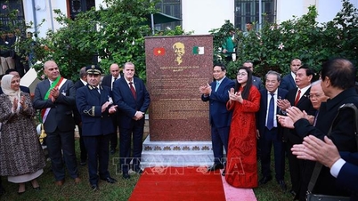 Innvielsen av president Ho Chi Minh-minnesmerket i Algerie