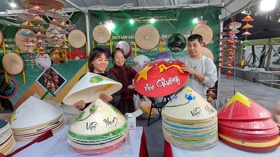 Opening of the exhibition of OCOP products and craft villages serving tourism in Thanh Oai