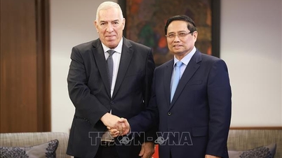 O primeiro-ministro recebe o ministro argelino dos Veteranos e Pessoas Meritórias.