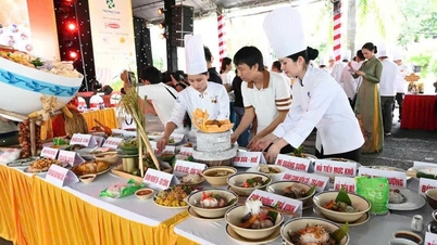 Unique with a record of 100 delicious dishes from 3 regions made from rice and vermicelli