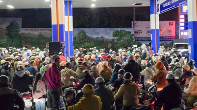 Da Lat residents rush to buy gasoline because of fear of shortage due to roads