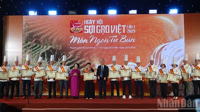 Pembukaan Festival Tepung Beras Vietnam Pertama - Hidangan lazat dari bihun