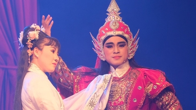 ງານ​ວາງສະ​ແດງ​ປຶ້ມ​ທົດ​ລອງ ​ແລະ ວັດທະນະທຳ​ກາງຄືນ​ຢູ່​ຖະໜົນ​ປື້ມ​ນະຄອນ​ໂຮ່ຈິ​ມິນ