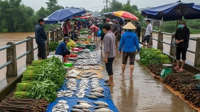 Сільський ринок під час сезону повені